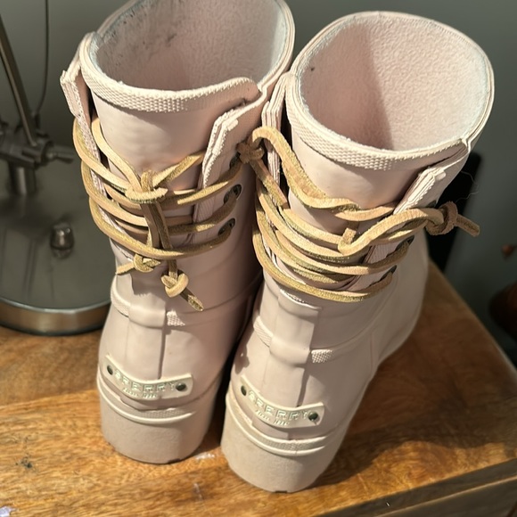 Sperry size 9-9.5 rain boots with small heel and lacing in the back- light pink - Picture 4 of 8